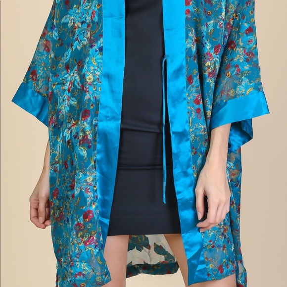 VICTORIA' S SECRET KIMONO ROBE ONE SIZE - Picture 6 of 6